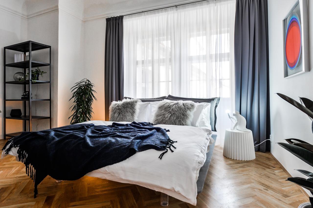 Studio,543723252:JPEG